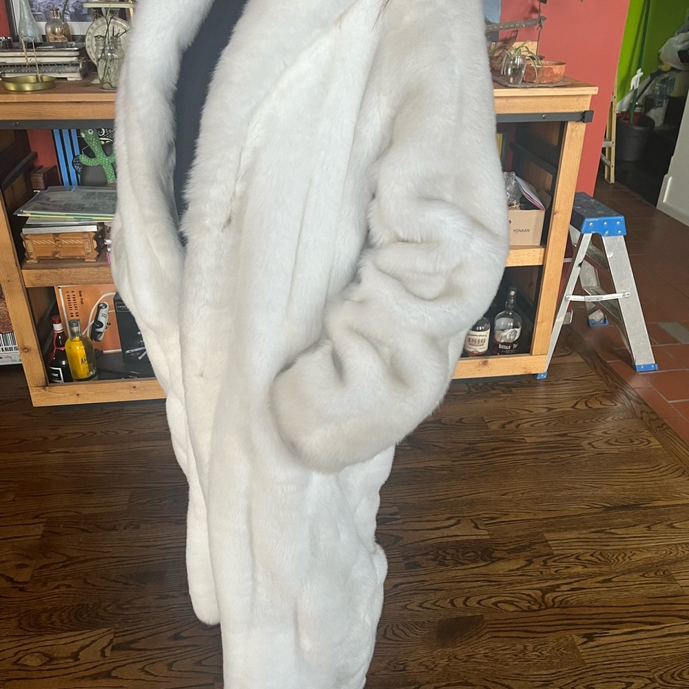 Fabulous Furs Elegant Snowy Teddy Jacket - Picture 4 of 5